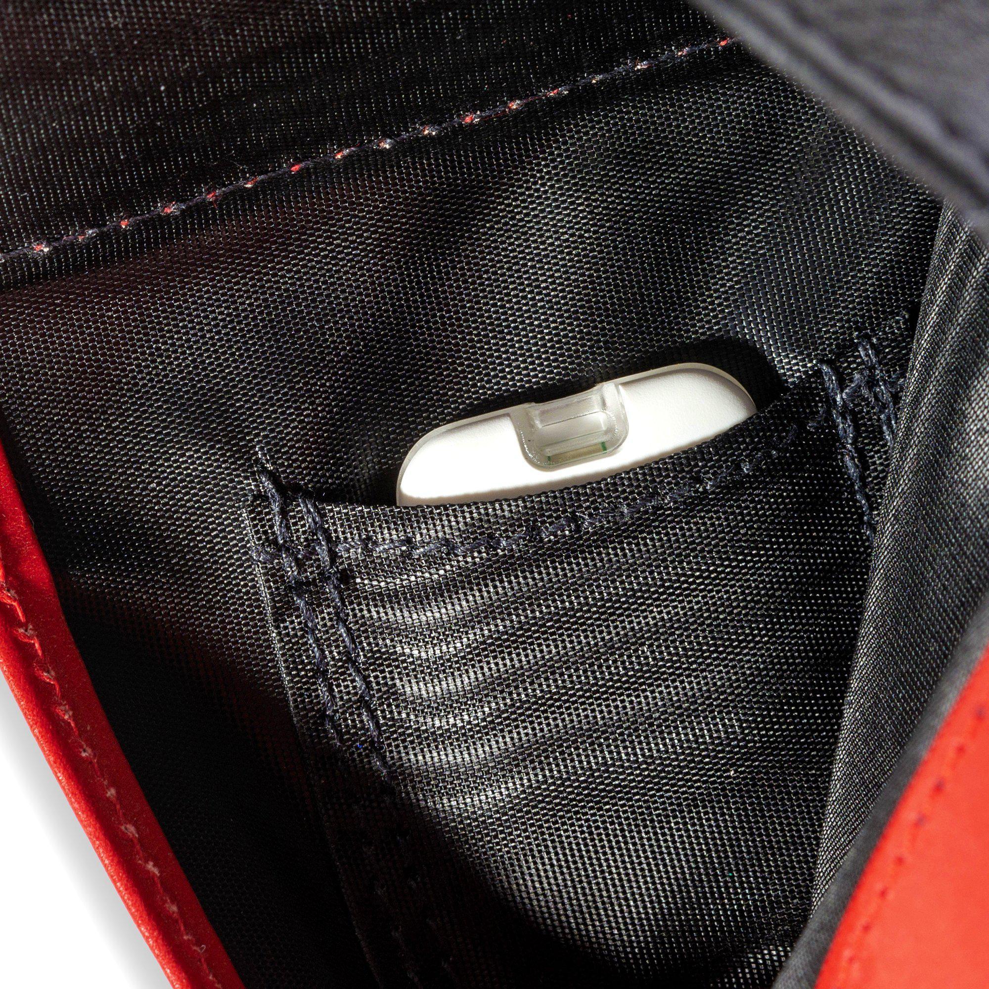 Bespoke British Leather Wallet with a Smart Tag Bluetooth Tracker conwaystewart.com Bespoke British Leather Wallet with a Smart Tag Bluetooth Tracker conwaystewart.com